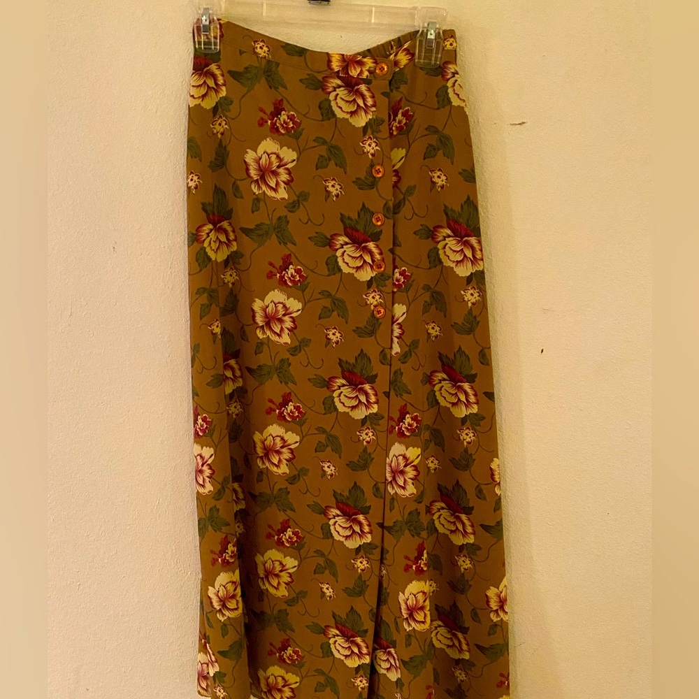 Wrap around maxi skirt with light weight material.